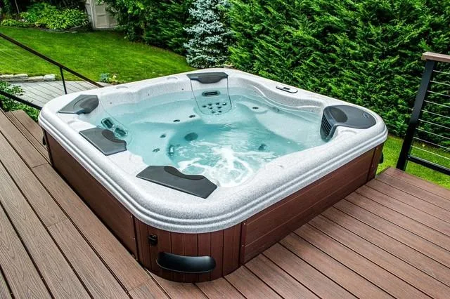 Rilassati con stile: 12 fantastici design per terrazze con vasche idromassaggio integrate Rilassati con stile 12 fantastici design per terrazze con vasche idromassaggio integrate 02 2